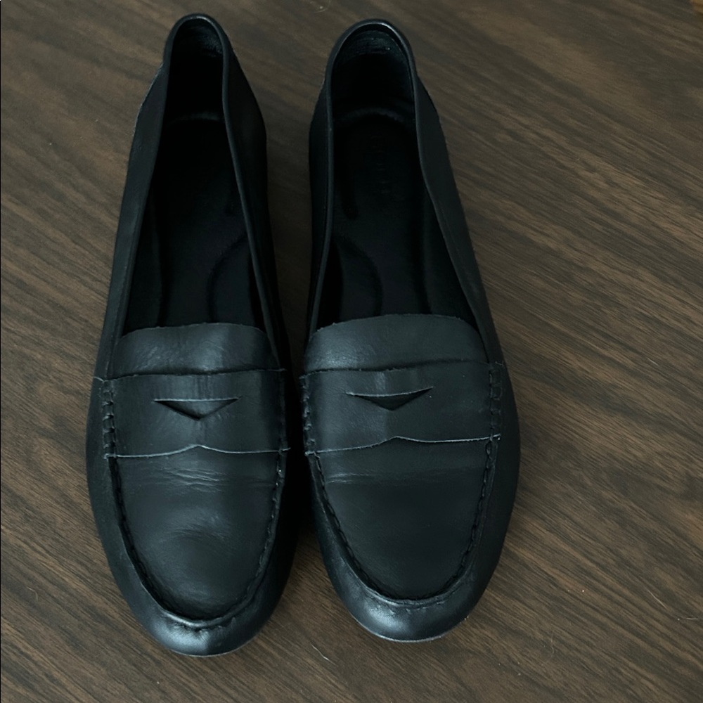 Born Women's Classic Black Leather Flats